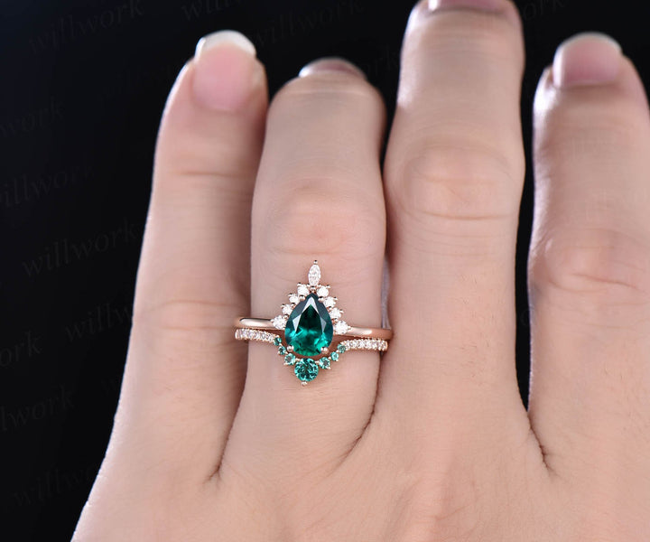 Rose gold ring set emerald bridal set 2pcs pear cut emerald engagement ring set moissanite ring crown marquise unique vintage ring band