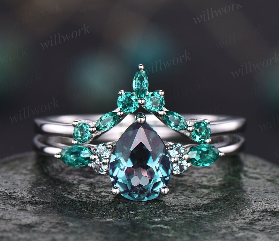 Best engagement ring 2pcs pear shaped Alexandrite engagement ring set for women marquise emerald wedding band unique bridal ring set jewelry