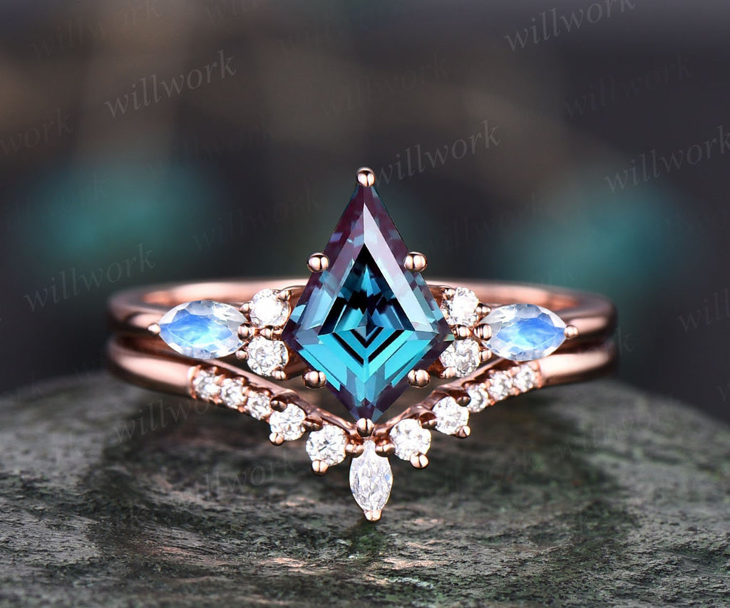 2024 Emerald Cut Alexandrite Engagement Ring Vintage Eva Alexandrite Ring Rose Gold Marquise Moissanite Ring Unique Ring Dainty Ring Art Deco