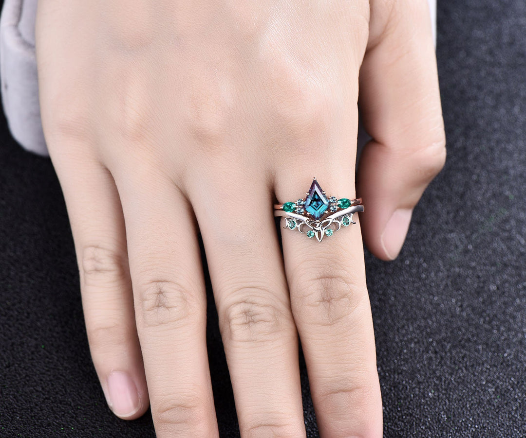 Unique wedding ring set vintage Alexandrite engagement ring set kite cut ring art deco antique dainty emerald ring 14k gold silver for women
