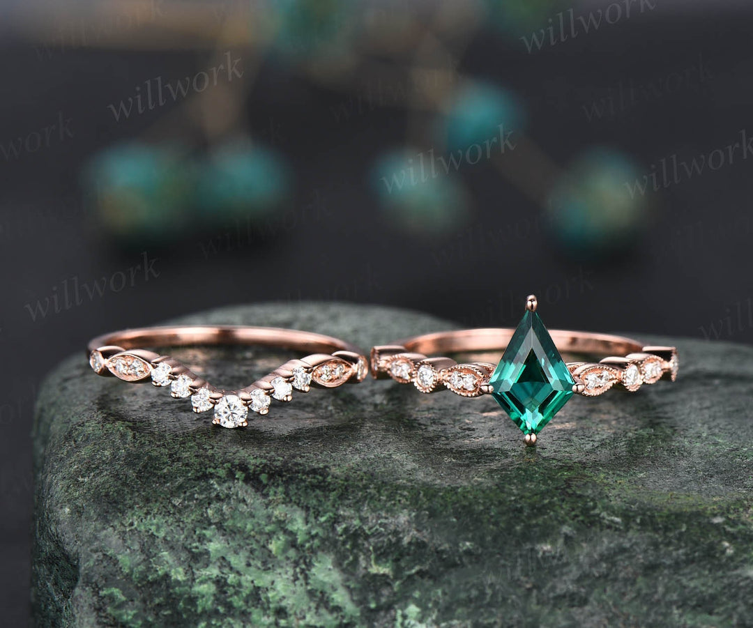 Kite shaped green emerald ring gold silver vintage unique engagement ring set art deco dainty milgrain diamond wedding ring set for women
