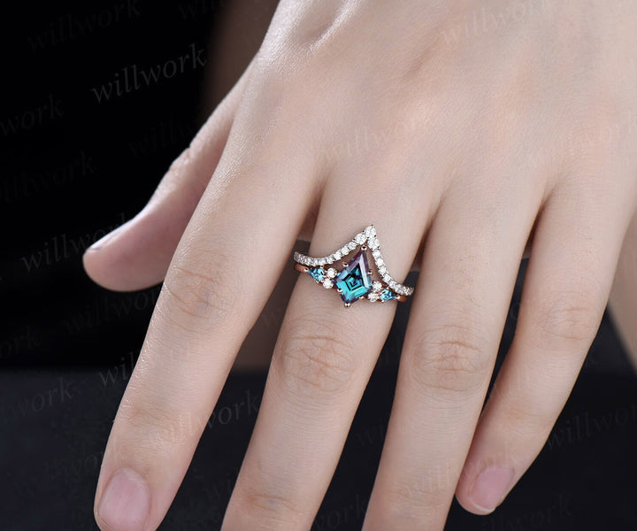 7x10mm kite cut alexandrite ring unique engagement ring for women solid 14k rose gold diamond ring set vintage wedding ring set gift