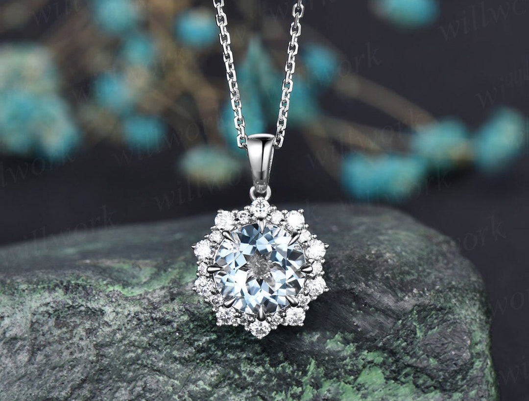 18K White Gold Round Diamond Split Pendant Necklace