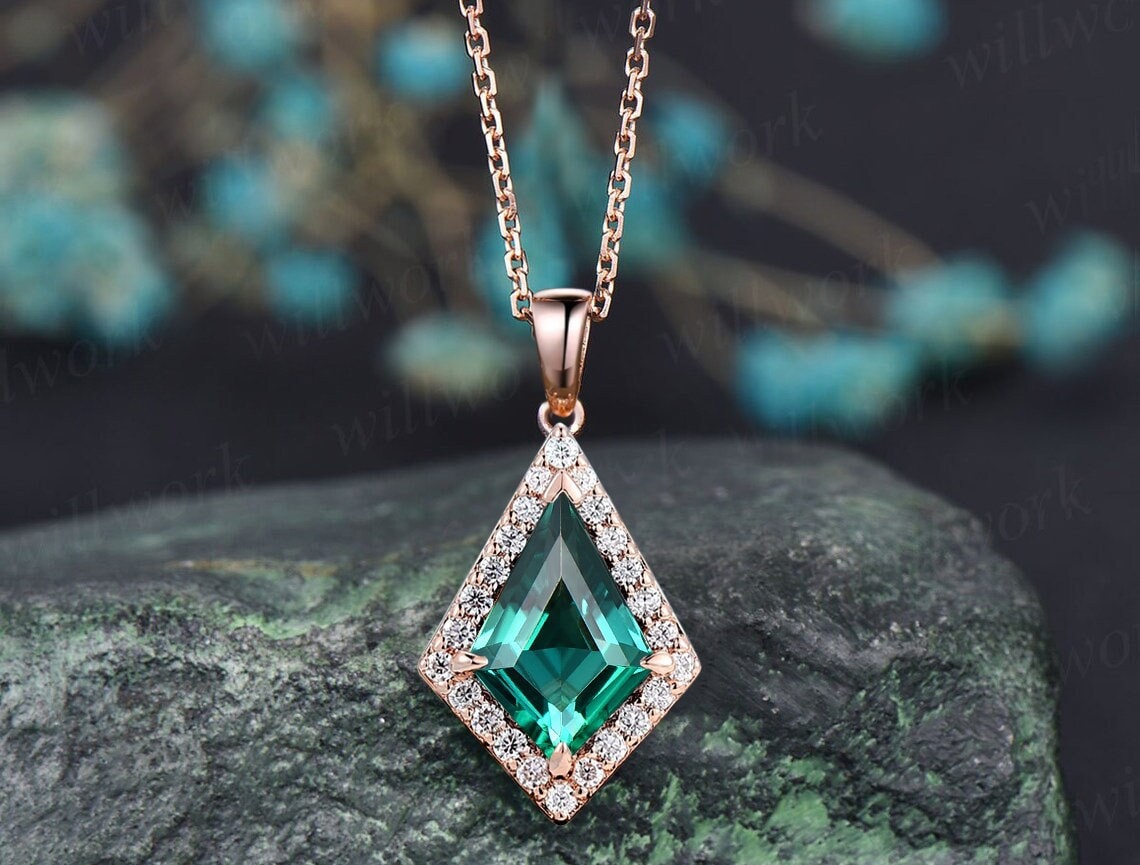Vintage Green Emerald Necklace Rose Gold Pear Emerald Diamond Pendant | La  More Design