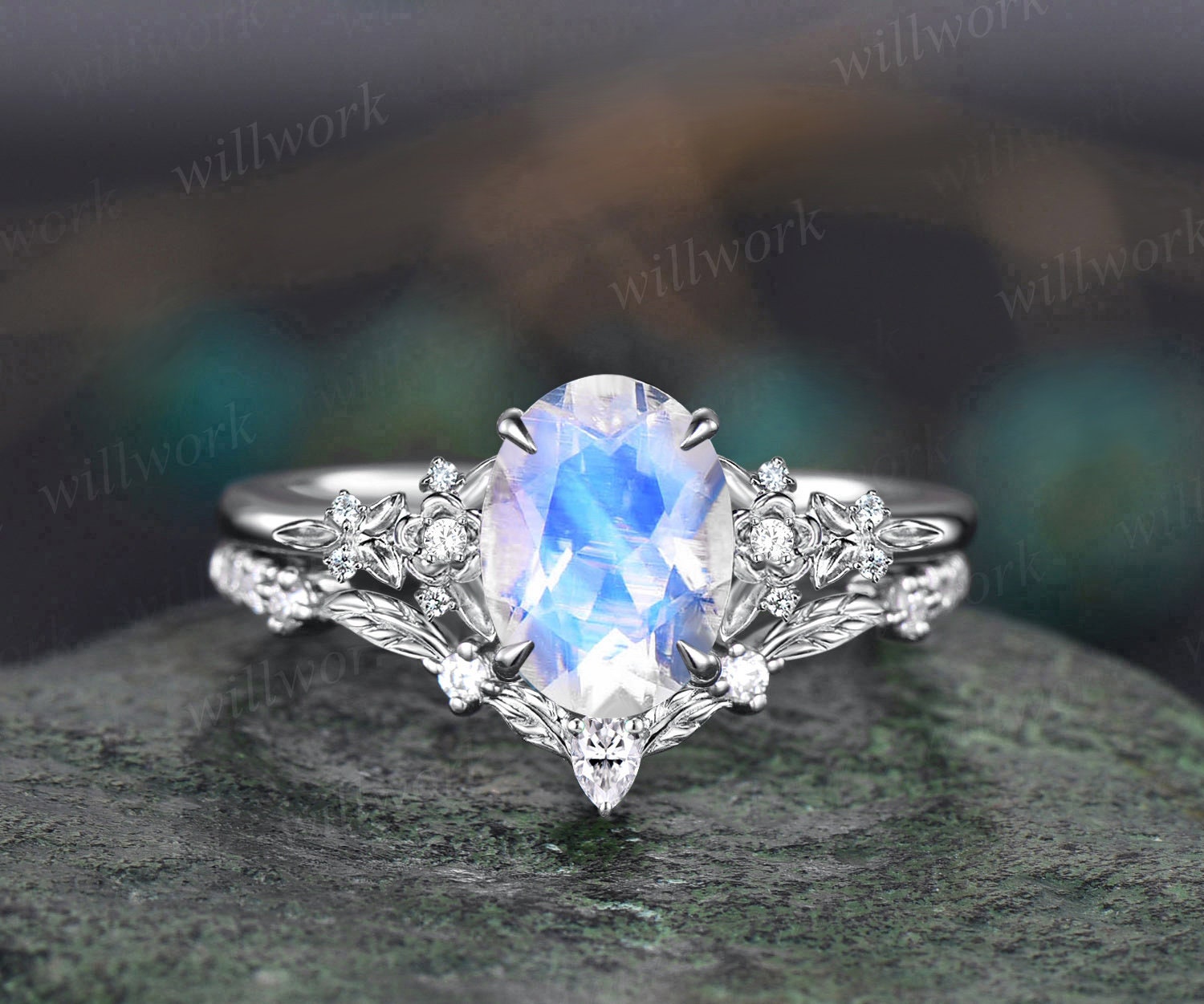 3ct Oval shaped natural Moonstone engagement ring, vintage Bridal soli -  Giliarto