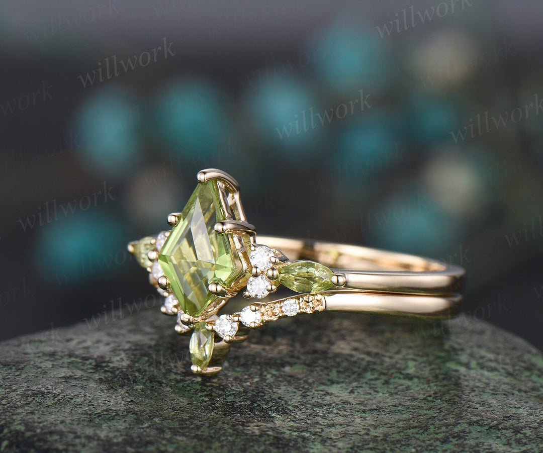 Kite cut peridot ring vintage yellow gold 6 prong unique engagement ring women moissanite citrine ring dainty anniversary ring set gift