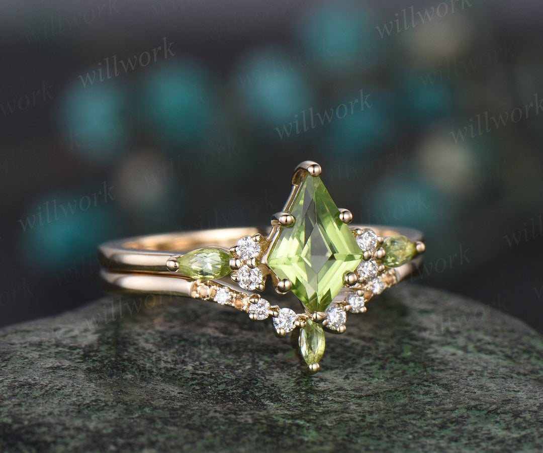 Kite cut peridot ring vintage yellow gold 6 prong unique engagement ring women moissanite citrine ring dainty anniversary ring set gift