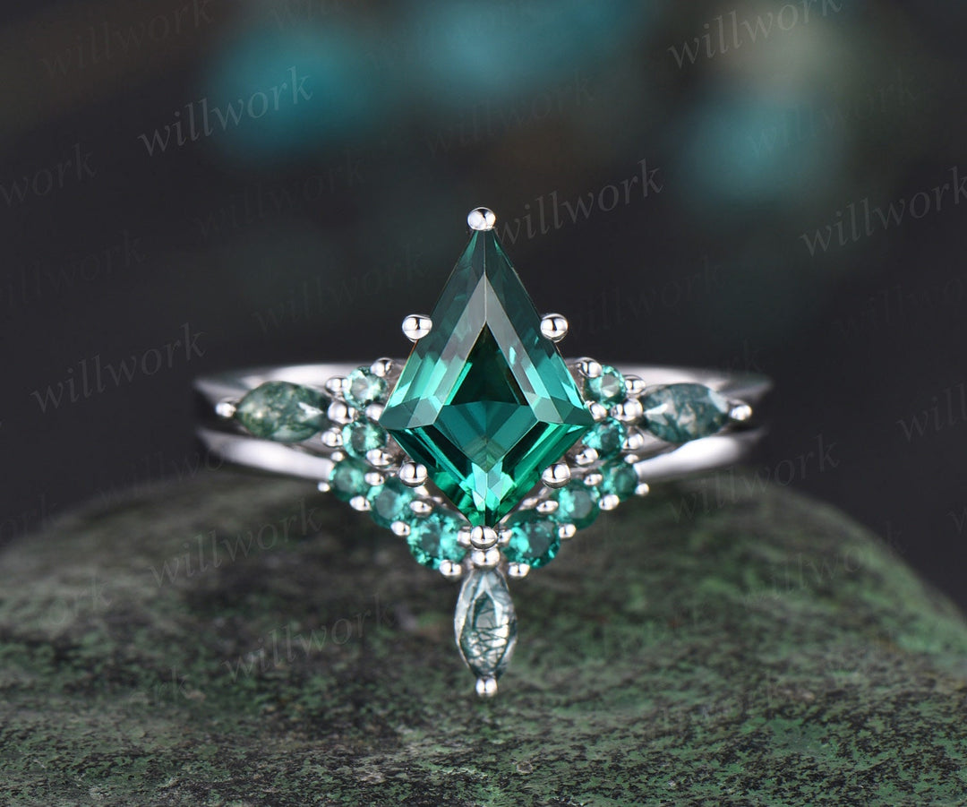 Vintage kite cut green emerald engagement ring white gold stacking vintage moss agate wedding bridal ring set women gemstone jewelry